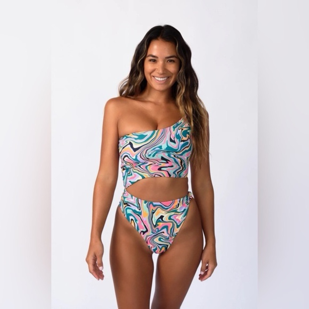 skatie one piece swim suit